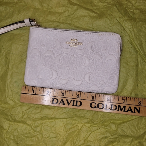 NWT Coach Signature Embossed White Leather Wristlet Wallet - Picture 4 of 11